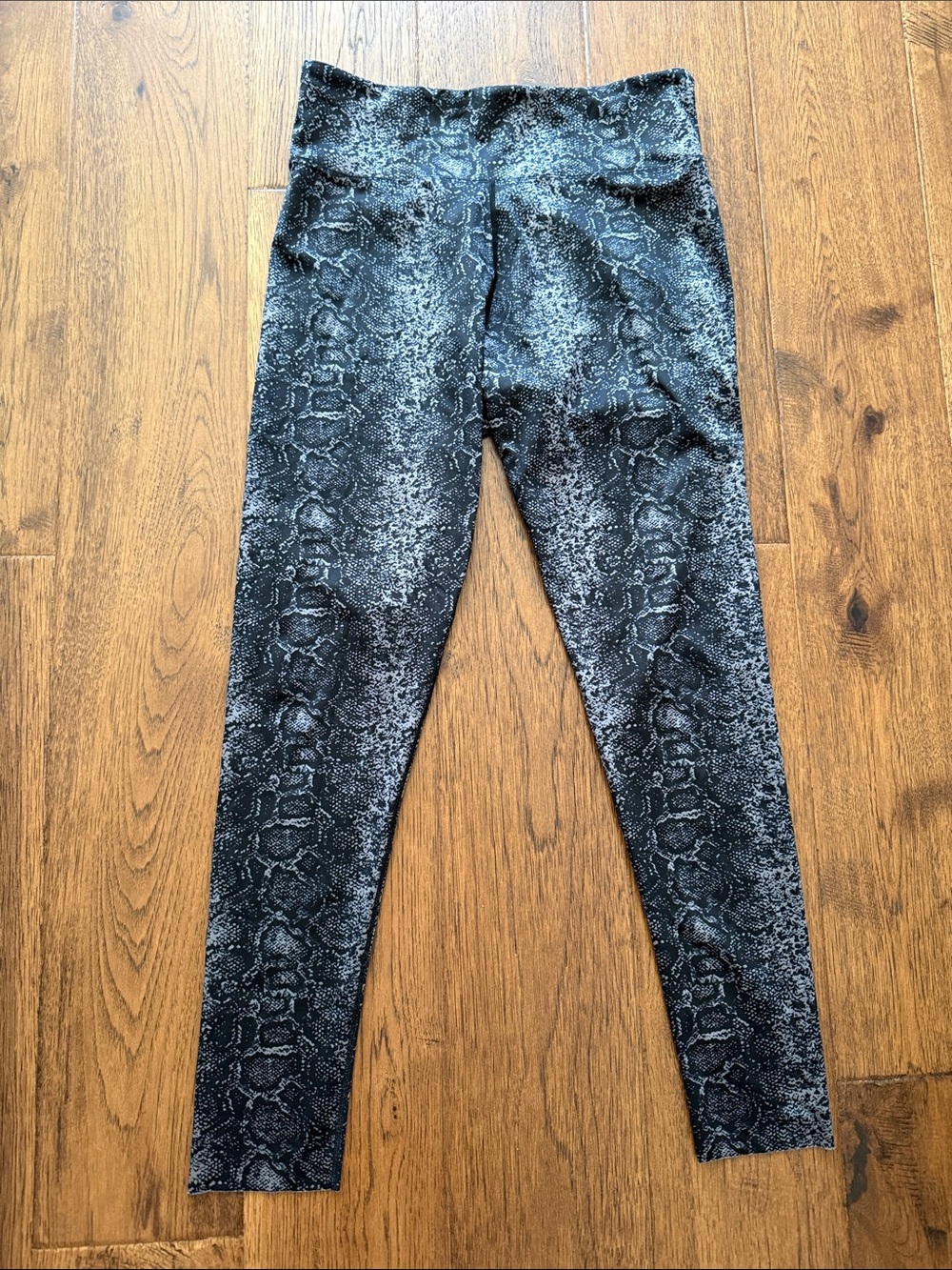 Halston studio- Snake Print High-Waist Leggings - Black & Gray